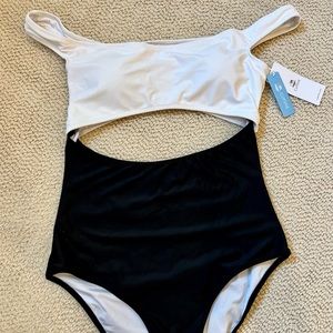 NWT- Cupshe 1 piece swimsuit